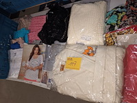 Lot 117 - dameskledij. 25 stuks - afbeelding 1 van  4