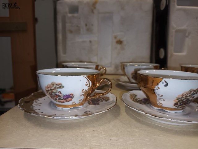 Lot 117 - italiaans theeset - afbeelding 2 van  6