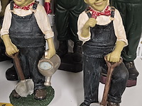 Lot 117 - laurel & hardy beeldjes 6 stuks - afbeelding 3 van  4