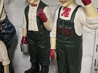 Lot 117 - laurel & hardy beeldjes 6 stuks - afbeelding 4 van  4