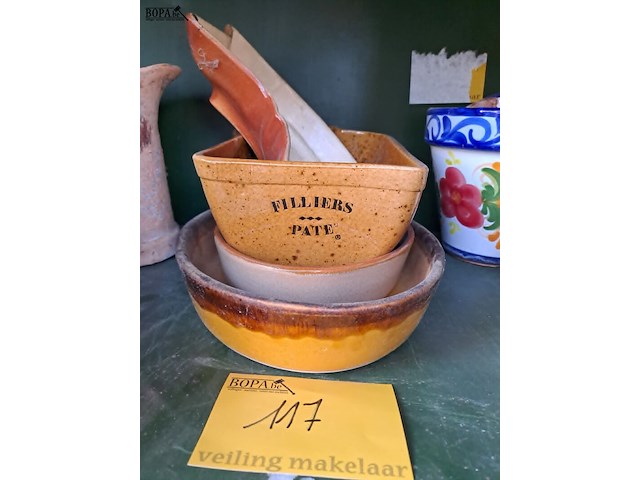 Lot 117 - oude ovenschalen - afbeelding 1 van  3