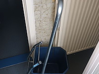 Lot 117 - poetsmateriaal. 2 stuks - afbeelding 3 van  3