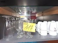 Lot 117 - tassen en ijscoupes - afbeelding 1 van  4