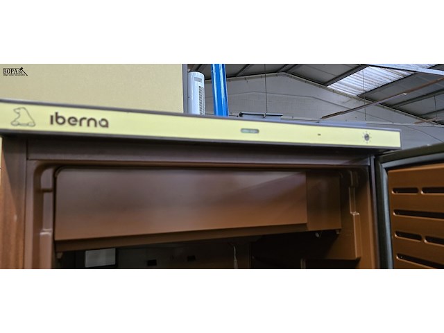 Lot 117 - wijnkoeler iberna met sleutel - afbeelding 3 van  3