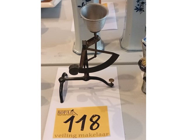Lot 118 - eierweegschaal - afbeelding 1 van  3