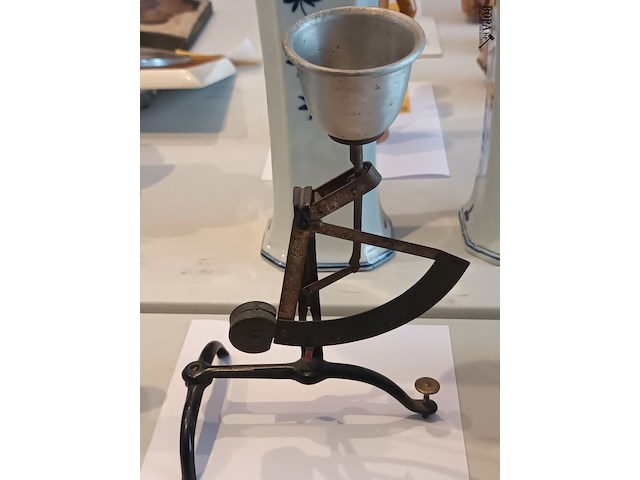 Lot 118 - eierweegschaal - afbeelding 2 van  3