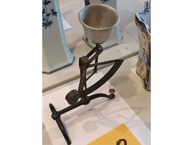 Lot 118 - eierweegschaal - afbeelding 3 van  3
