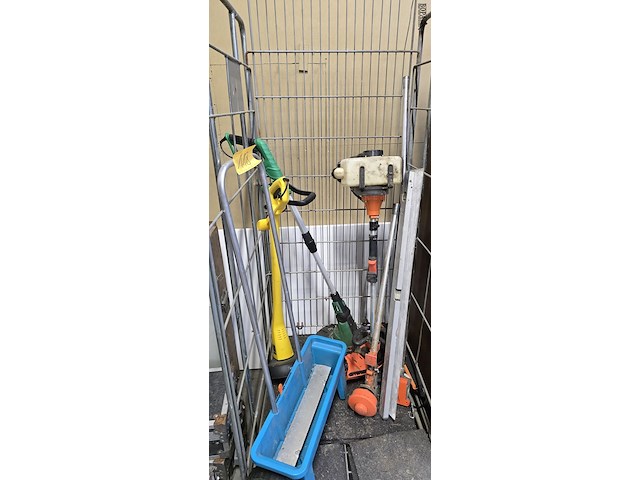 Lot 118 - inhoud rolcontainer ong 6 stuks - afbeelding 1 van  6