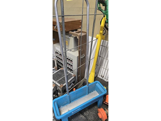 Lot 118 - inhoud rolcontainer ong 6 stuks - afbeelding 2 van  6