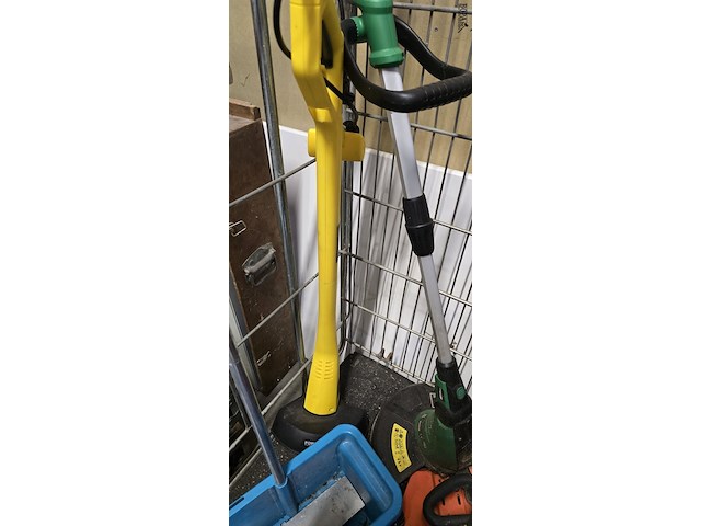 Lot 118 - inhoud rolcontainer ong 6 stuks - afbeelding 3 van  6