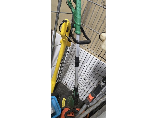 Lot 118 - inhoud rolcontainer ong 6 stuks - afbeelding 4 van  6