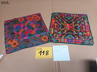 Lot 118 - louis féraud mouchoir. 2 stuks - afbeelding 2 van  4