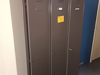 Lot 118 - metalen lockerkast - afbeelding 1 van  3