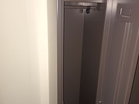 Lot 118 - metalen lockerkast - afbeelding 2 van  3