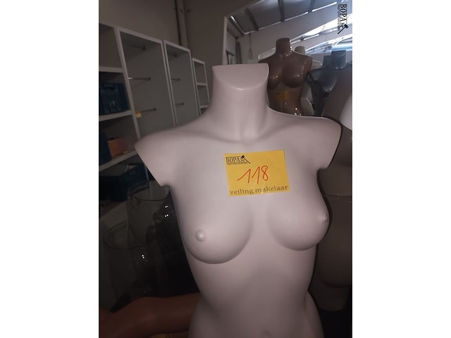 Lot 118 - paspop torso vrouw - afbeelding 2 van  2