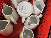 Lot 118 - porseleinen witte kannen 9 stuks - afbeelding 1 van  2