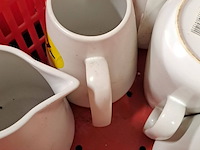 Lot 118 - porseleinen witte kannen 9 stuks - afbeelding 2 van  2