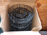 Lot 118 - restrol tuindraad en palen - afbeelding 2 van  4