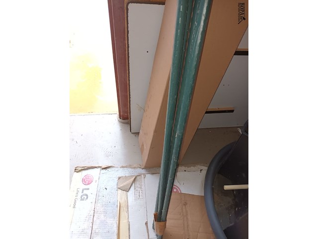 Lot 118 - restrol tuindraad en palen - afbeelding 3 van  4