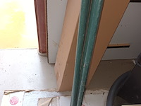 Lot 118 - restrol tuindraad en palen - afbeelding 3 van  4