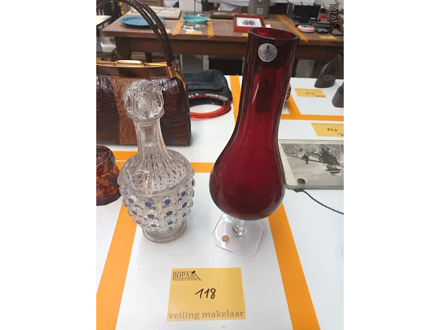 Lot 118 - vazen. 2 stuks - afbeelding 1 van  5