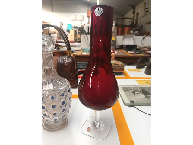 Lot 118 - vazen. 2 stuks - afbeelding 2 van  5