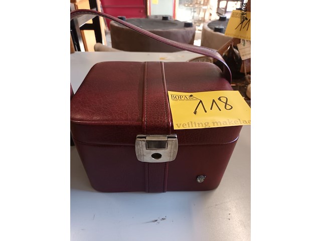 Lot 118 - vintage beautycase paris - afbeelding 1 van  4