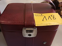 Lot 118 - vintage beautycase paris - afbeelding 1 van  4