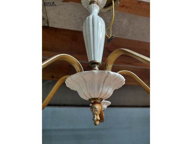 Lot 118 - vintage kroonluchter - witte opaline - kaarsfittingen - afbeelding 2 van  3