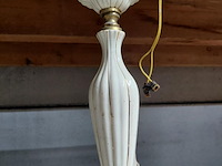 Lot 118 - vintage kroonluchter - witte opaline - kaarsfittingen - afbeelding 3 van  3