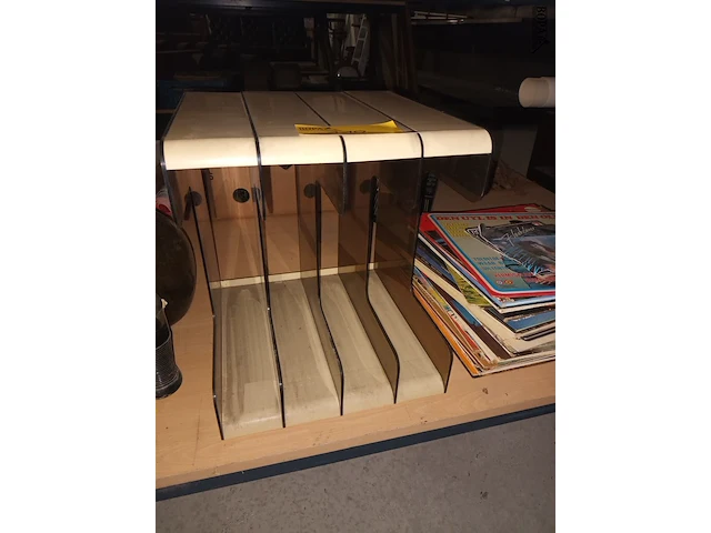 Lot 118 - vintage platenrek - afbeelding 1 van  2