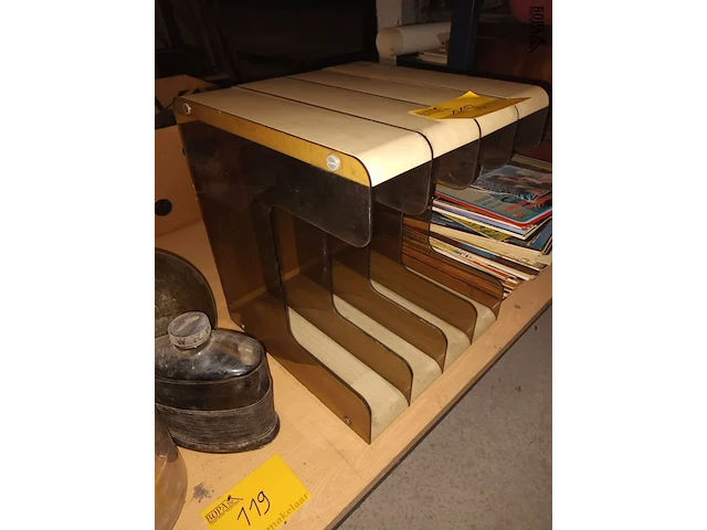 Lot 118 - vintage platenrek - afbeelding 2 van  2