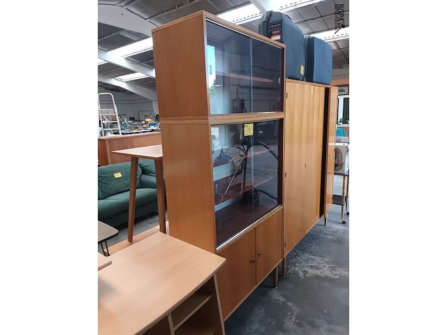 Lot 118 - vintage vitrine kast - afbeelding 1 van  3