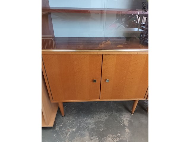 Lot 118 - vintage vitrine kast - afbeelding 2 van  3