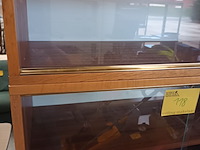Lot 118 - vintage vitrine kast - afbeelding 3 van  3