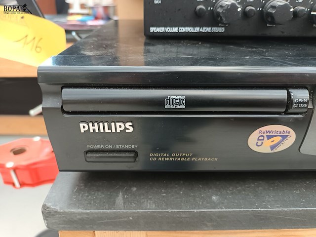 Lot 118 - volume controller en cd speler - afbeelding 4 van  4