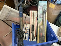 Lot 118 - werkgerief voor herstel auto: motorolie, lampen, loopwerklam - afbeelding 3 van  5