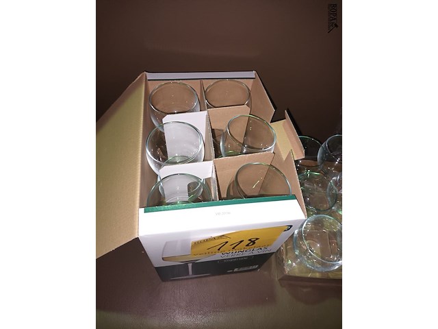 Lot 118 - wijnglazen bolletjes - afbeelding 2 van  3