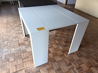 Lot 118 - witte uittrekbare console tafel - afbeelding 1 van  4