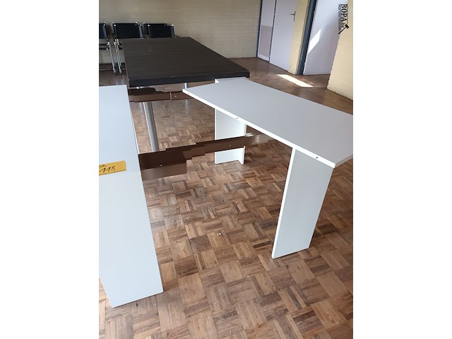 Lot 118 - witte uittrekbare console tafel - afbeelding 3 van  4