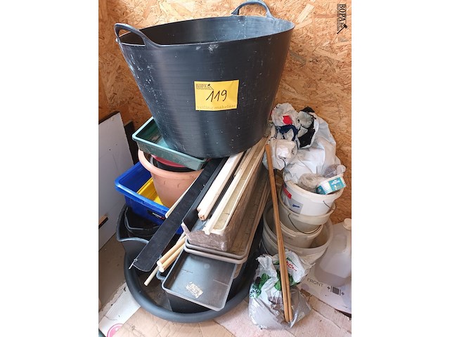 Lot 119 - bloempotten en kuipen - afbeelding 1 van  4