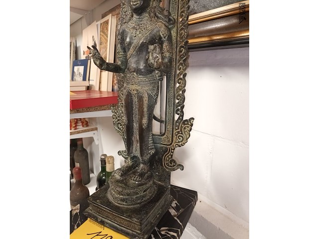 Lot 119 - bronzen beeld god vishnu - afbeelding 3 van  4