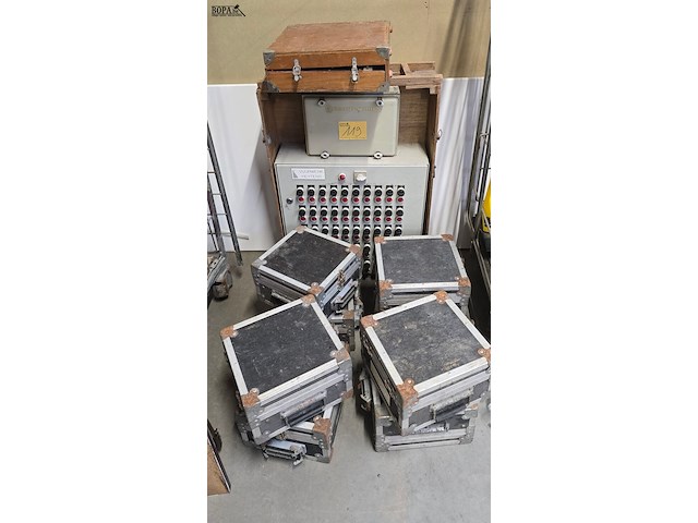 Lot 119 - elektrische schakelkasten 10 stuks - afbeelding 1 van  5