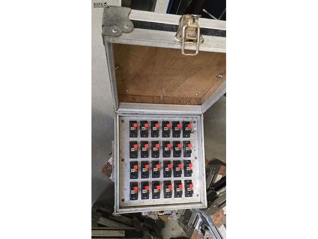 Lot 119 - elektrische schakelkasten 10 stuks - afbeelding 5 van  5