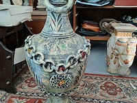 Lot 119 - grote decoratieve vaas met verweerde textuur lijkend op anti - afbeelding 3 van  3