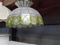 Lot 119 - hanglamp in tiffany stijl uitgevoerd in capiz schelp - afbeelding 2 van  3