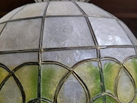 Lot 119 - hanglamp in tiffany stijl uitgevoerd in capiz schelp - afbeelding 3 van  3