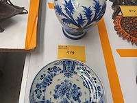 Lot 119 - kruik en bord delft