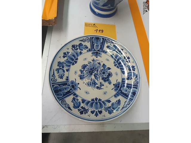 Lot 119 - kruik en bord delft - afbeelding 2 van  4