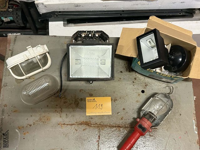 Lot 119 - lampen allerlei hallogeen 5 st - afbeelding 1 van  4